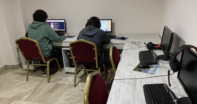 Akhisar Belediyesi Etüt Merkezi Öğrencilere Hizmete Devam Ediyor