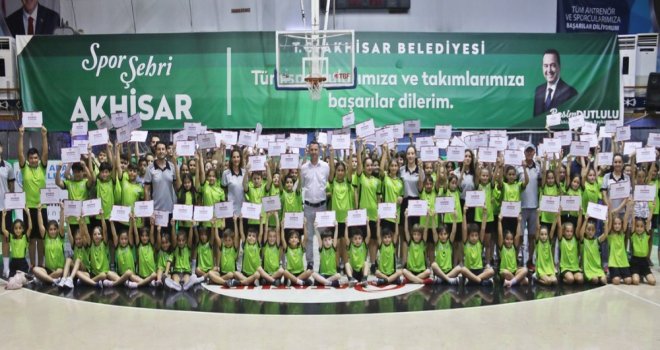 Akhisar Belediyesi'nin Yaz Spor Okullarından Binlerce Genç Faydalandı