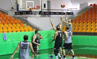 Akhisar Belediye Basketbol evinde moral arıyor