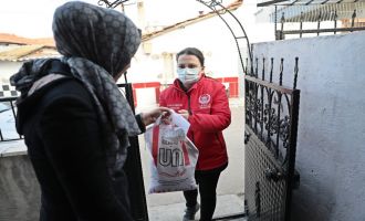Akhisar Belediyesi Boş Arsalara Buğday Ekti, Un Yapıp Vatandaşa Bedava Dağıttı