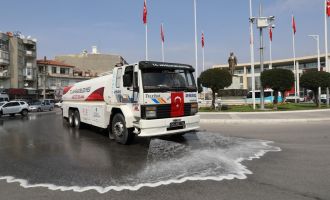 Akhisar Belediyesi, Cadde ve Sokakları Dezenfekte Ediyor