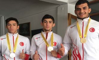 Akhisarlı Güreşçiler Balkanlardan 2 altın ve 1 bronz madalya ile döndüler