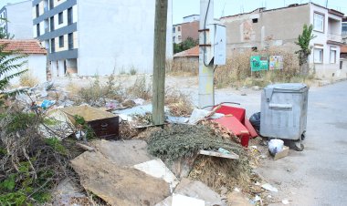 Atatürk Mahallesi’nde Çöp Tepkisi: “Akhisar Temiz Bir Çevreyi Hak Ediyor”