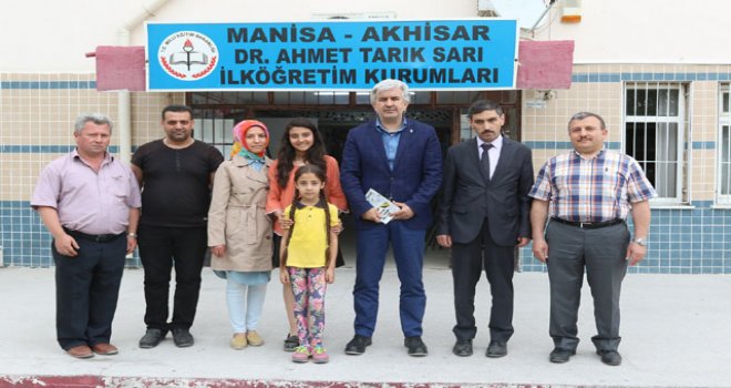 Akhisar Belediye Başkanı Salih Hızlı’dan, Genç Yazar Sıla Aksoy’a ziyaret