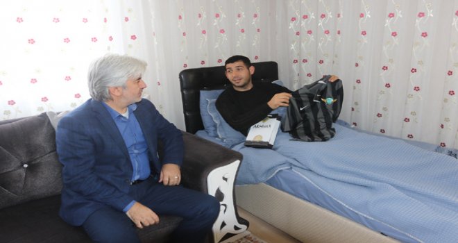 Akhisar Belediye Başkanı Salih Hızlı’dan yaralı askere ziyaret