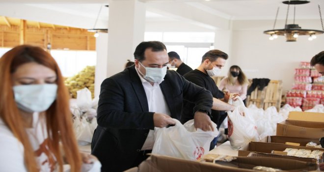 Akhisar Belediyesi’nden İhtiyaç Sahiplerine Ramazan Yardımı