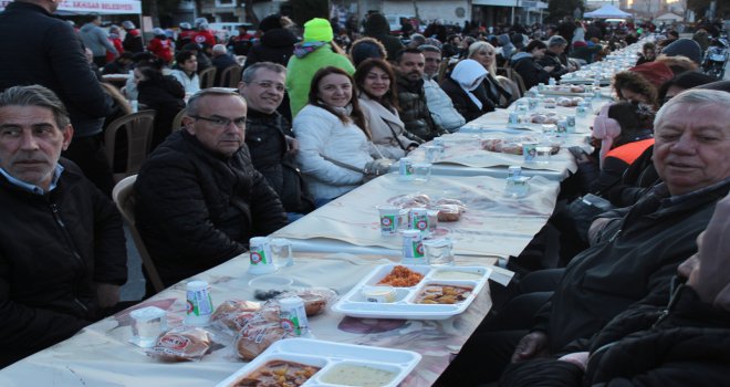 Akhisar Belediyesinin Düzenlediği Geleneksel İftar Yemeği