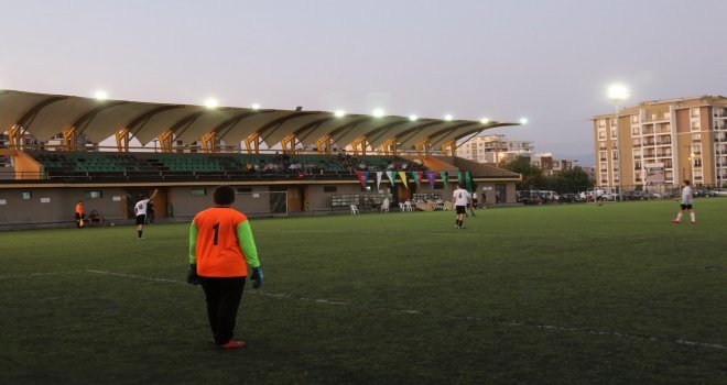 Akhisar Nostalji Futbol Turnuvası başladı