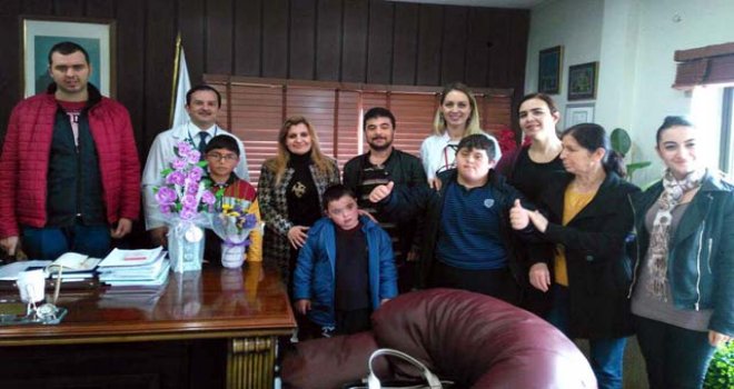 Akhisar Sevgi Çocukları,14 Mart Tıp Bayramını kutladı
