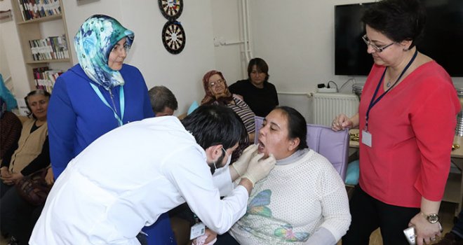 Akhisar Toplum ve Ruh Sağlığı Merkezine Diş Taraması yapıldı