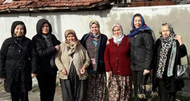 Akhisar’da CHP’li kadınlar referandum çalışmasını başlattı