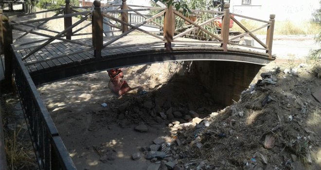 Akhisar’ın üç mahallesinde 3 km’lik dere temizliği