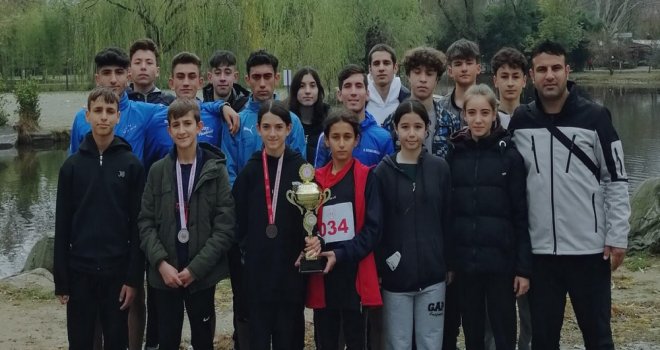 Akhisarlı Atletler Yarı Finalden Şampiyonlukla Döndüler