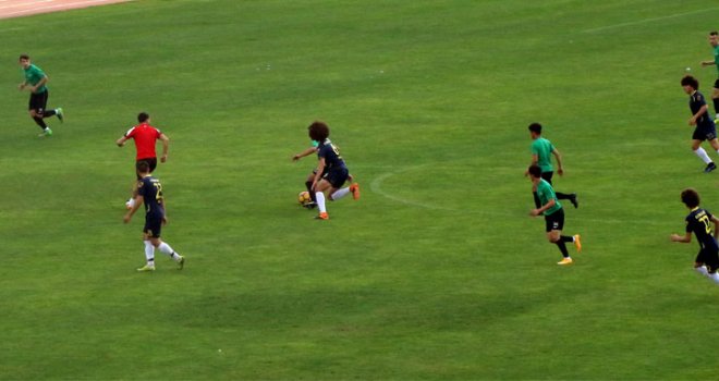Akhisarspor ile Manisa Spor Lisesi hazırlık maçında buluştu