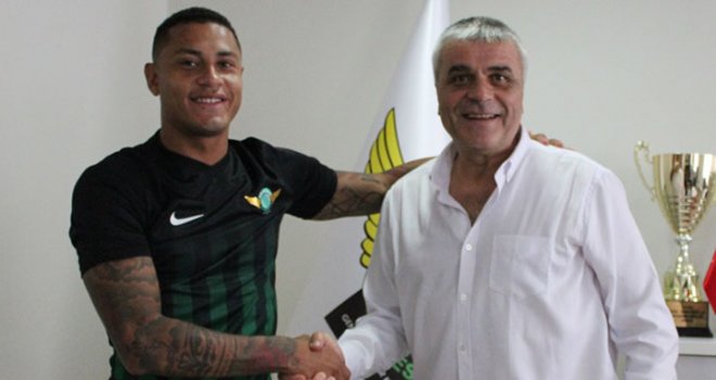 Akhisarspor, Paulo Henrique ile 3 yıllık anlaşma imzaladı