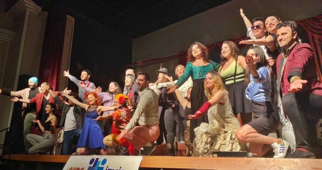 Artiz Mektebi, Akhisar'da Tiyatro Severlerle Buluştu