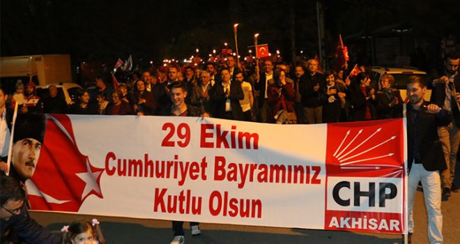 CHP Akhisar İlçe Teşkilatından Fener Alayı