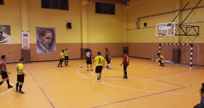Hüseyin Çeçen ve Armağan Özeş Futsal turnuvasında 2'inci hafta başladı