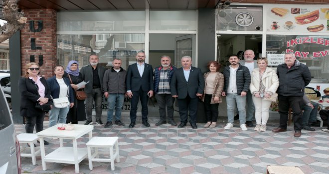 İYİ Partili Akhisar Belediye Başkan Adayı Doğan, seçim çalışmalarını merkezde sürdürdü
