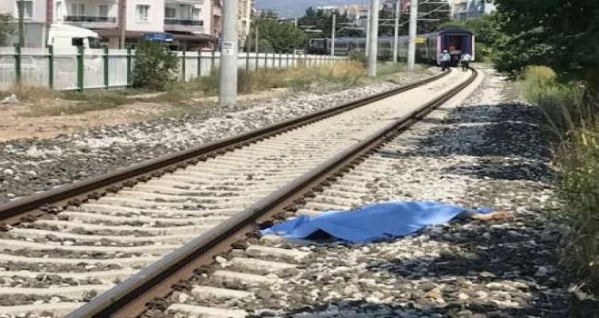 Trenin çarptığı 14 yaşındaki çocuk öldü