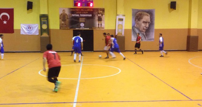 Satır Mustafa ve Taksi Zeki 2. Futsal Turnuvasında 2 hafta geride kaldı
