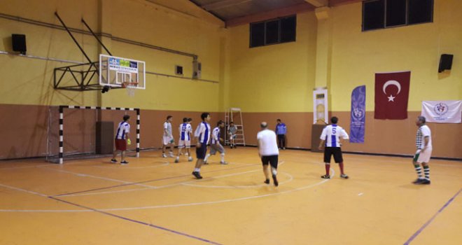 Satır Mustafa ve Taksi Zeki 2. Futsal Turnuvasında heyecan dorukta