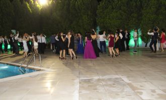 Akhisar Anadolu Lisesi Öğrencilerinin Mezuniyet Sevinci