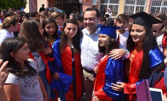 Akhisar Belediye Başkanı’nın maaşı öğrencilere burs oldu