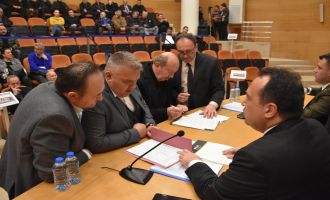 Akhisar Belediye Meclisi’nde Birlik ve Beraberlik Mesajı Verildi