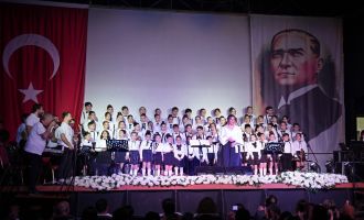 Akhisar Belediyesi Çocuk Korosundan Coşku Dolu Şarkılar