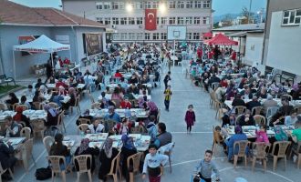 Akhisar Belediyesi İftar Sofrası Cumhuriyet Ve Hacıishak’da Kuruldu