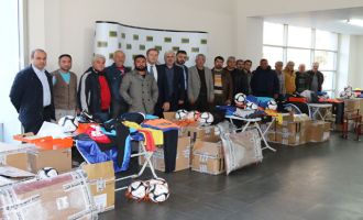 Akhisar Belediyesinden amatör kulüplere malzeme desteği