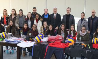 Akhisar Belediyesi’nden amatör spor kulüplerine malzeme desteği devam ediyor