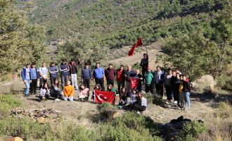 Akhisar Cumhuriyet MTAL İstiklal Marşını Şahankaya Zirvesinde Okudu