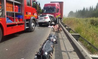 Akhisar-Saruhanlı arası kaza 2 ölü 3 yaralı