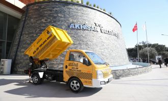 Akhisar’da Acil Çöp Toplama Aracı Hizmete Başladı