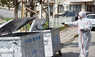 Akhisar’da Çöp Konteynerleri Dezenfekte Ediliyor