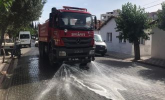 Akhisar'da Karantina Altındaki Sokaklar Dezenfekte Edildi