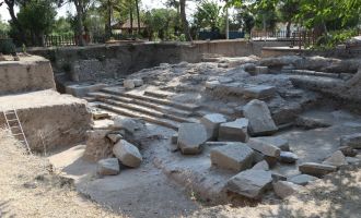 Akhisar’daki Helenistik ve Roma dönemine ait tapınak açığa çıkarıldı