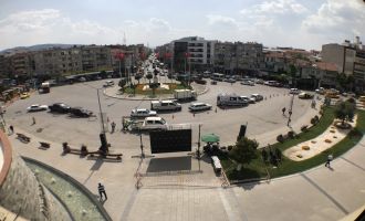 Akhisarlılar final heyecanına belediye önünde ortak olacak