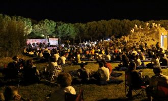 Akhisarlılardan açık havadaki konserlerine büyük ilgi