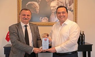 CHP İl Başkanından Başkan Dutlulu’ya Destek Ziyareti ve Teşekkür Plaketi