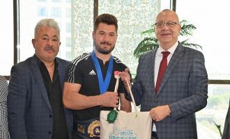Dünya Şampiyonu Ali Cengiz'den Başkan Ergün'e Ziyaret