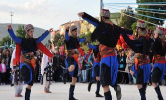 Yetişkinlere Yönelik İzmir Yöresi Halk Oyunları Kursu Açılacaktır