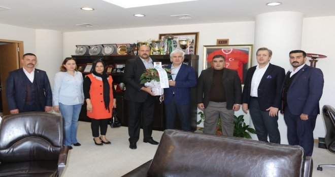 Ülkü Ocakları Akhisar Şubesi, Belediye Başkanı Salih Hızlı’yı ziyaret etti