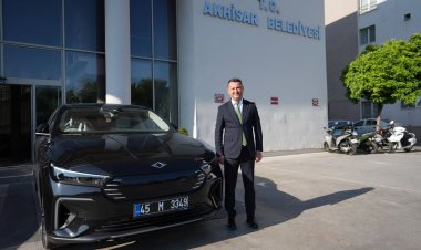 Manisa Büyükşehir'den Akhisar Belediyesi'ne Hizmet Aracı Desteği