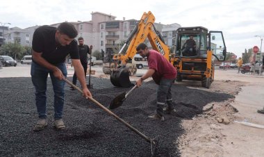 Akhisar’da Sıcak Asfalt Çalışmaları Sürüyor