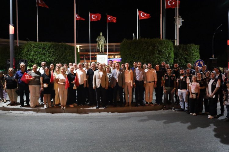 Akhisar’ın Kurtuluşu’nun 104. Yılında Fener Alayı Coşkusu