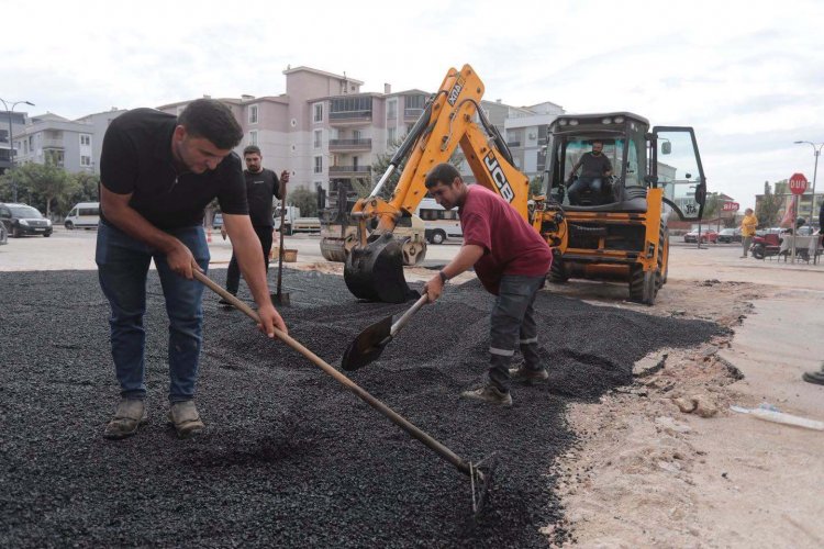 Akhisar’da Sıcak Asfalt Çalışmaları Sürüyor