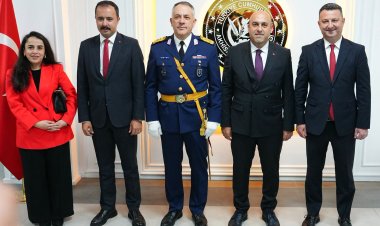 Akhisar’da 29 Ekim Cumhuriyet Bayramı İçin Resmi Bayramlaşma Programı Düzenlendi